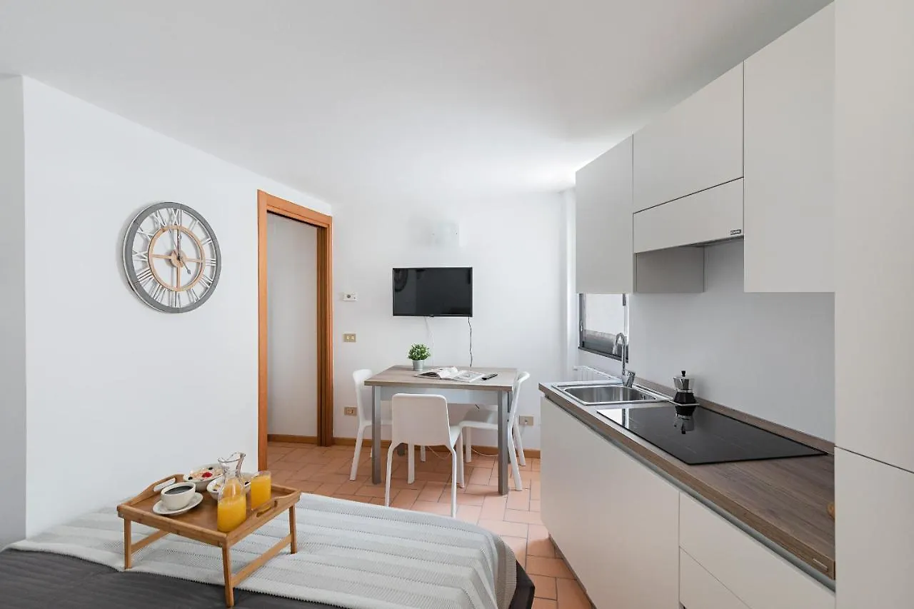 La Limonaia Apartments By Wonderful Italy Gardone Riviera 0*,  Ιταλία