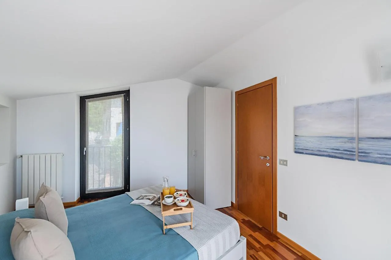 La Limonaia Apartments By Wonderful Italy Гардоне Ривьера 0*,  Италия